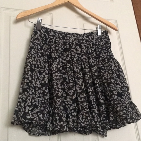 Dresses & Skirts - Mini Skull skirt 💀